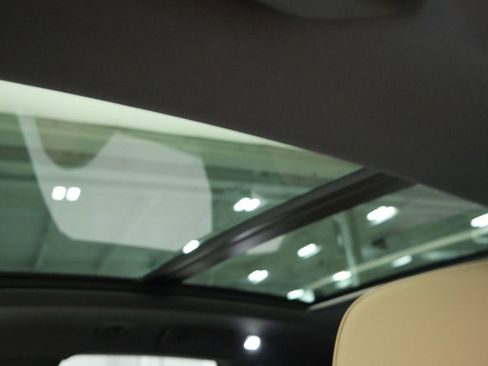 Certified 2022 Porsche Macan image 48