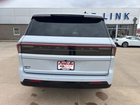 New 2026 Lincoln Navigator Reserve AWD/4WD image 7