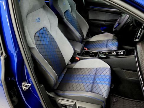 Used 2025 Volkswagen Golf R Black Edition image 27