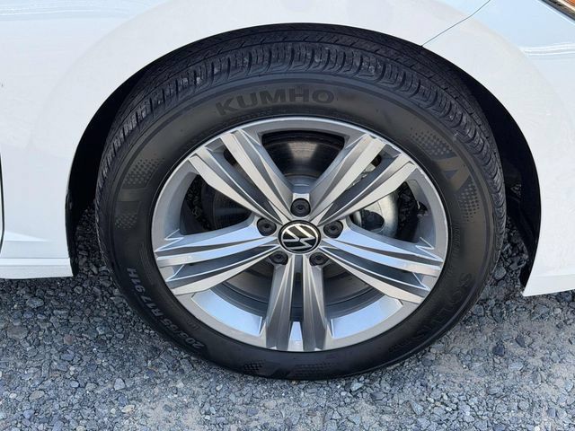 Used 2024 Volkswagen Jetta SE w/ Panoramic Sunroof Package FWD image 7