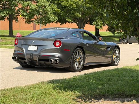 Used 2015 Ferrari F12 Berlinetta RWD image 9