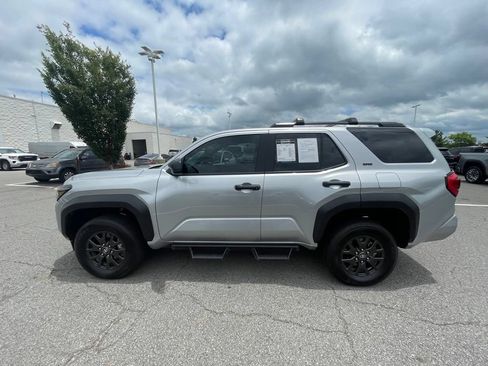 Used 2025 Toyota 4Runner SR5 AWD/4WD image 4