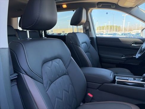 New 2026 Nissan Pathfinder Platinum image 21