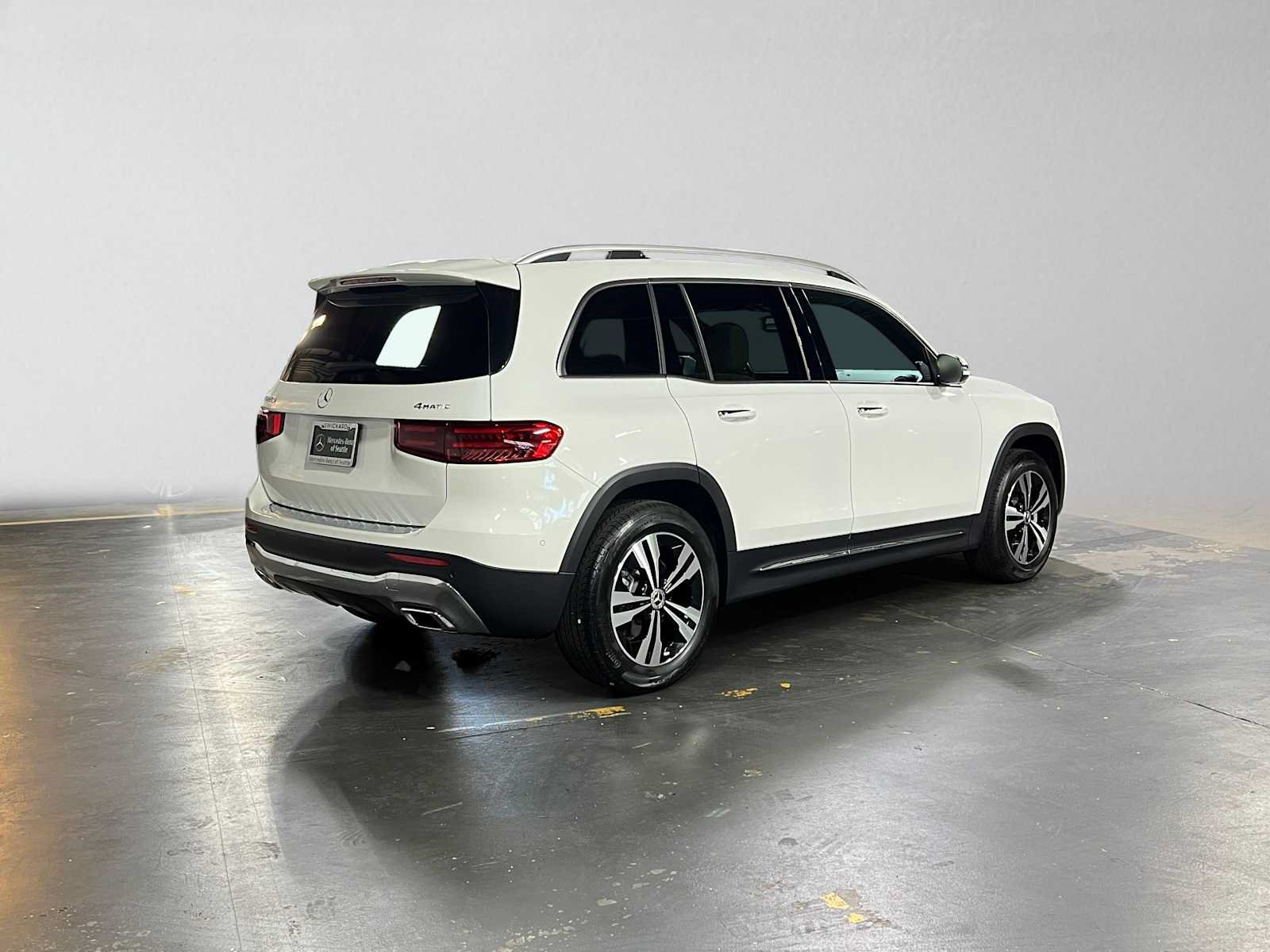 Used 2026 Mercedes-Benz GLB 250 4MATIC image 3
