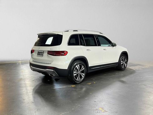 Used 2026 Mercedes-Benz GLB 250 4MATIC image 3