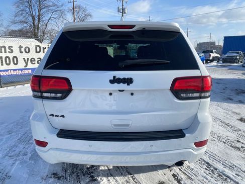 Used 2018 Jeep Grand Cherokee Altitude image 3