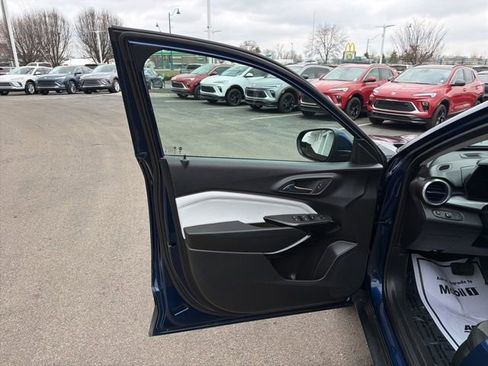 Used 2024 Chevrolet Trax LT w/ Driver Confidence Package image 30