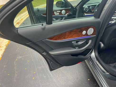 Used 2017 Mercedes-Benz E 300 4MATIC image 26