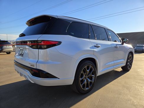 New 2025 Lexus TX 500h AWD image 3