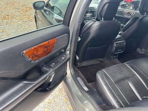 Used 2017 Lincoln Continental Select w/ Climate Package image 12