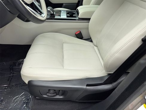 Used 2023 Land Rover Range Rover Velar R-Dynamic S image 38