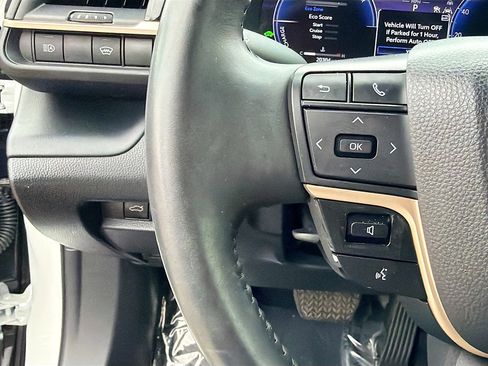 Used 2023 Toyota Crown Limited image 34