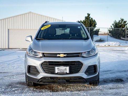 Used 2020 Chevrolet Trax LT w/ LT Convenience Package image 2
