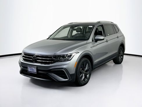 Used 2022 Volkswagen Tiguan SE AWD/4WD image 1