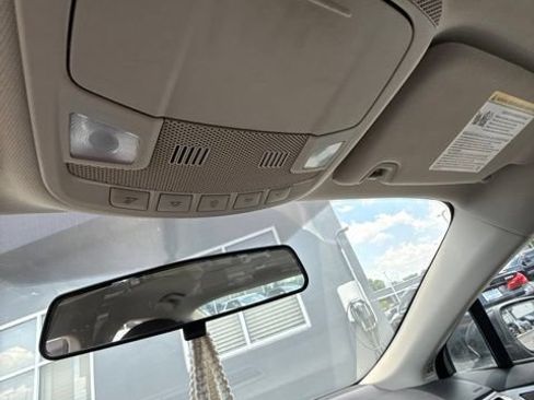 Used 2017 Ford Fusion SE w/ Fusion SE Technology Package FWD image 17