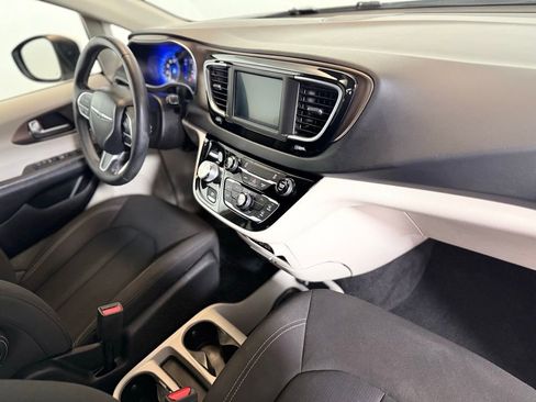 Used 2023 Chrysler Voyager LX FWD image 24