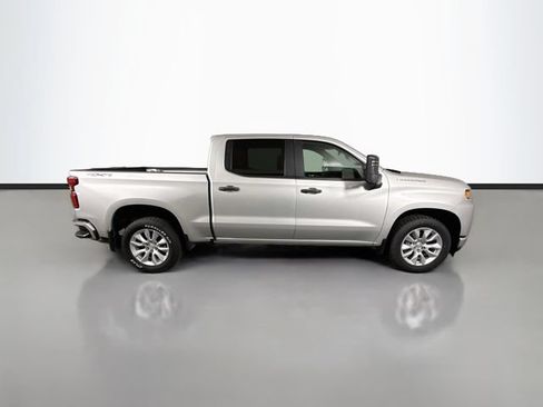 Used 2022 Chevrolet Silverado 1500 Custom w/ Safety Confidence Package AWD/4WD image 8