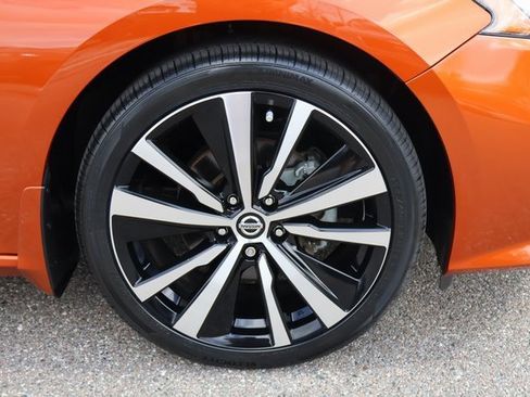 Used 2021 Nissan Altima 2.5 SR w/ SR Premium Package image 10