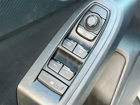 Used 2024 Subaru Crosstrek 2.0i Premium image 17