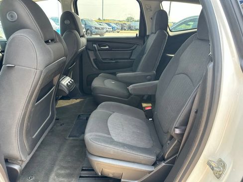Used 2015 Chevrolet Traverse LT w/ Style and Technology Package FWD image 25