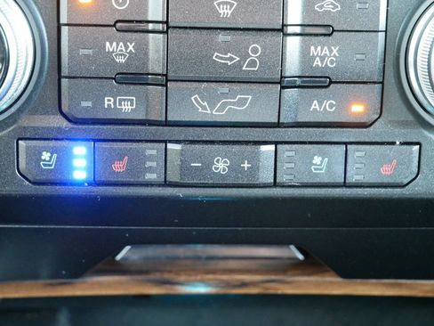Used 2019 Ford F150 Lariat w/ Equipment Group 502A Luxury AWD/4WD image 21