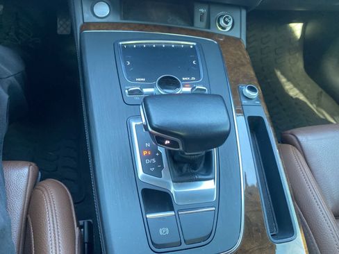 Used 2019 Audi Q5 2.0T Premium Plus w/ Premium Plus Package AWD/4WD image 16