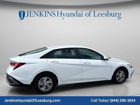 New 2026 Hyundai Elantra SE FWD image 4