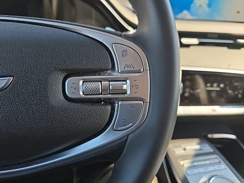 Used 2025 Genesis GV70 2.5T AWD/4WD image 18