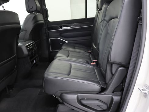 Used 2022 Jeep Wagoneer Series II w/ Premium Group I image 8