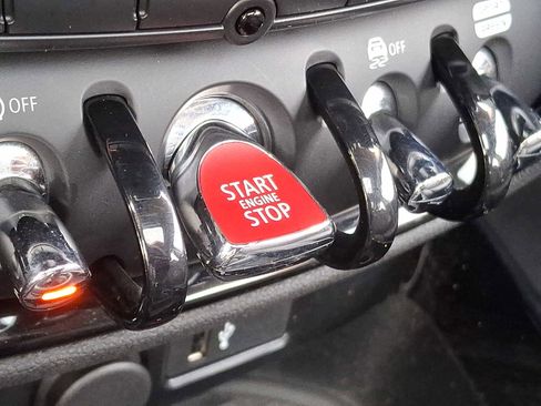 Used 2019 MINI Cooper Clubman S w/ Storage Package image 19