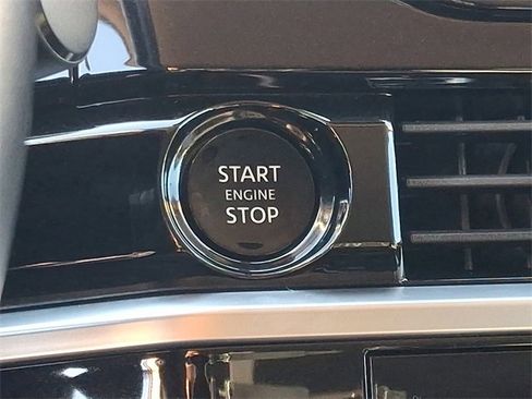 Used 2025 Nissan Pathfinder SV image 18