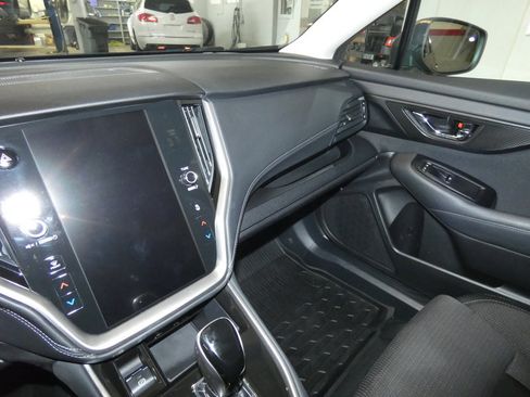 Used 2020 Subaru Outback Premium image 11