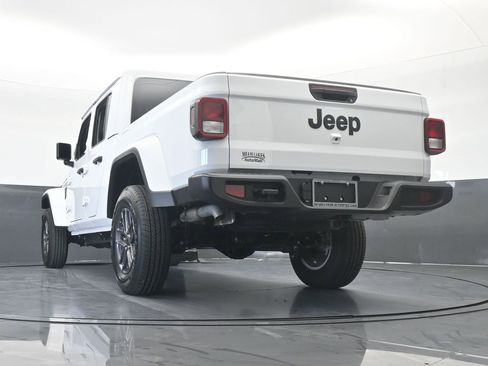 Used 2025 Jeep Gladiator Sport image 52