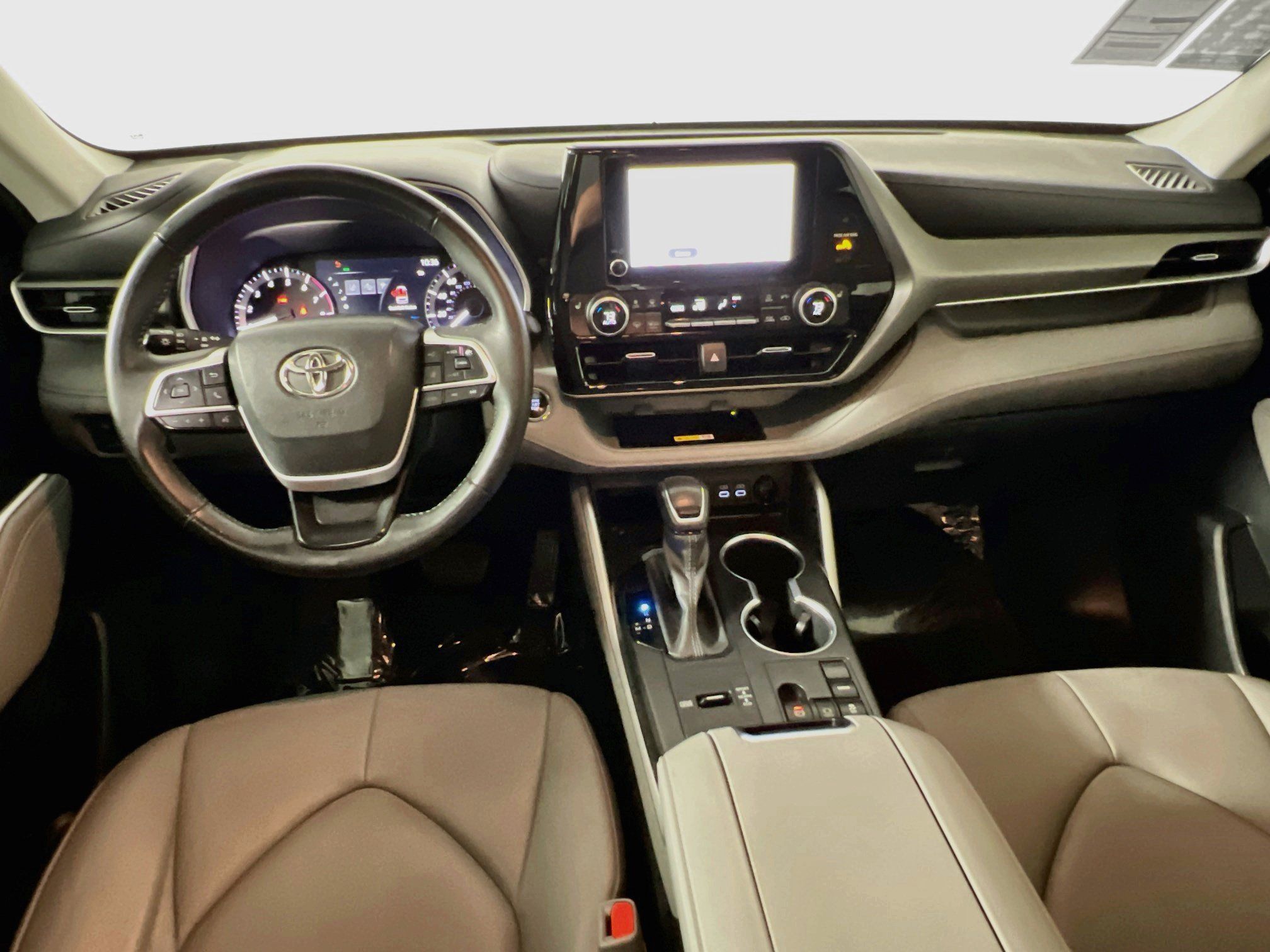 Used 2023 Toyota Highlander XLE FWD image 30