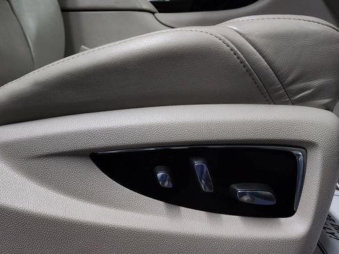 Used 2015 Cadillac Escalade Premium image 16