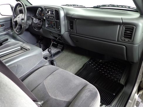 Used 2005 GMC Sierra 3500 SLE w/ Heavy-Duty Power Package AWD/4WD image 39