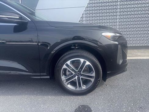 Used 2025 Audi Q5 Premium w/ 19" Wheel Package AWD/4WD image 4