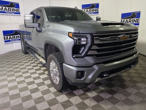 Used 2024 Chevrolet Silverado 2500 High Country w/ High Country Premium Package AWD/4WD image 1