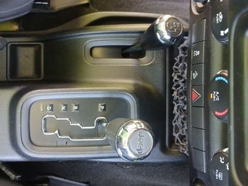 Used 2017 Jeep Wrangler Unlimited Sport w/ Quick Order Package 24S AWD/4WD image 37