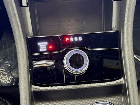 Used 2025 Jeep Grand Cherokee Limited w/ Luxury Tech Group II image 17