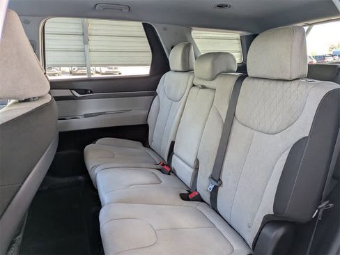 Used 2022 Hyundai Palisade SE image 16