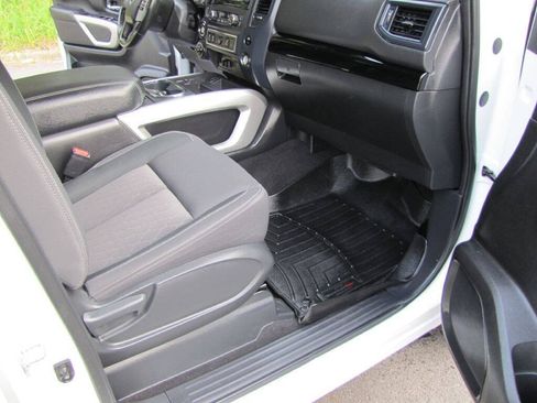 Used 2024 Nissan Titan SV w/ SV Convenience Package AWD/4WD image 22
