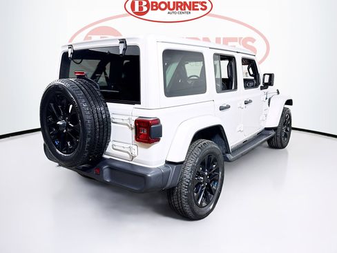 Used 2022 Jeep Wrangler Unlimited Sahara w/ Cold Weather Group image 10