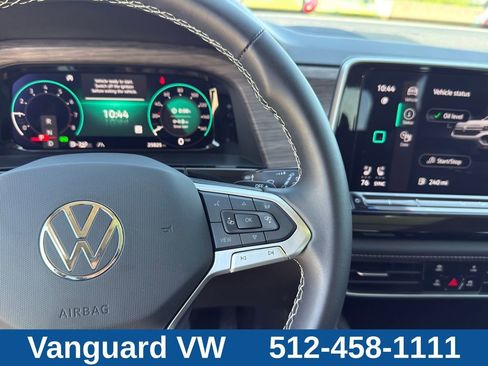 Used 2024 Volkswagen Atlas SEL AWD/4WD image 19