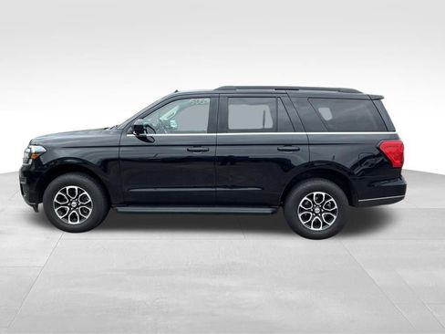 Used 2024 Ford Expedition XLT AWD/4WD image 2