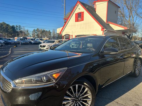 Used 2017 Kia Cadenza Premium w/ Luxury Package image 7