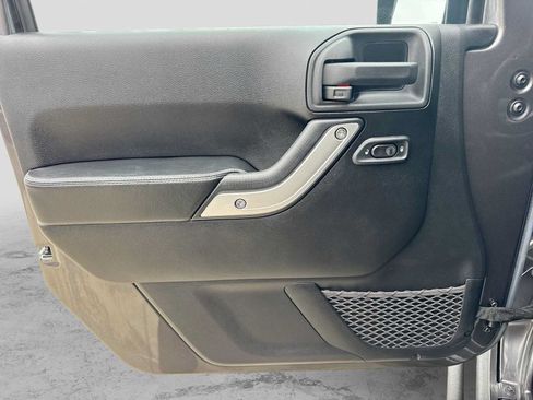 Used 2014 Jeep Wrangler Unlimited Rubicon AWD/4WD image 29