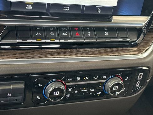 Used 2025 Chevrolet Silverado 1500 LT w/ Protection Package AWD/4WD image 19