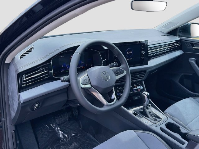 New 2026 Volkswagen Jetta SE FWD image 9