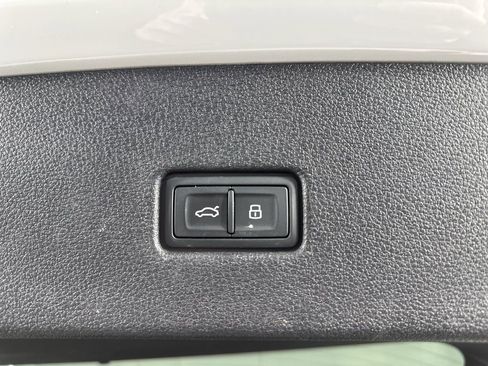 Used 2023 Audi Q8 Prestige w/ Prestige Package image 25